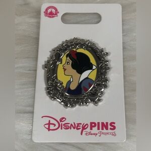 Disney Parks Trading Pin - Snow White Princess Portrait Silver Frame 2024